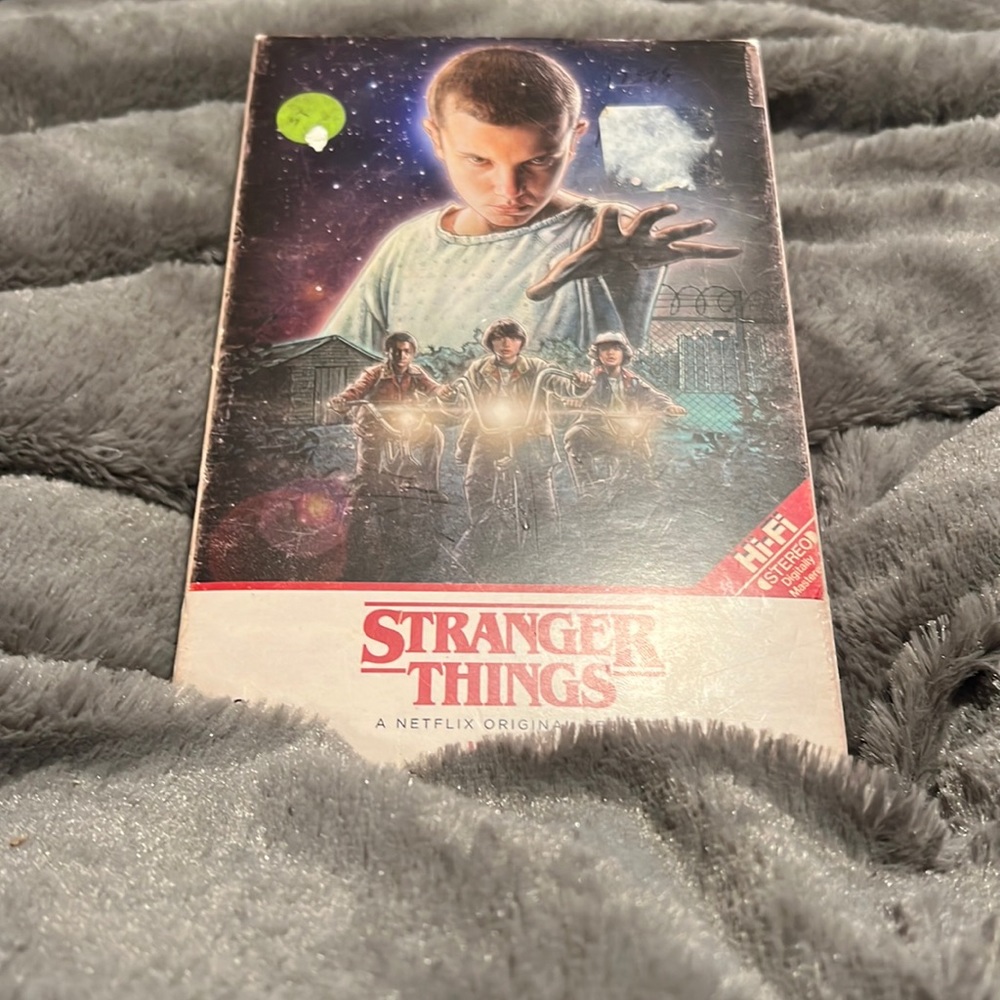 EUC Stranger Things DVD season 1 Disc 1 & 2 packaged like in a VHS box very cool